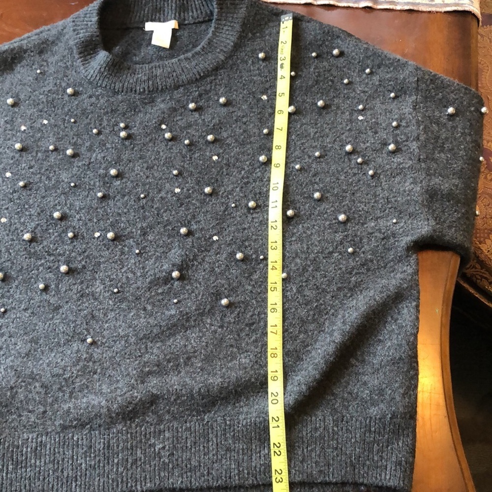 H&M oversized Soft, fine-knit sweater w/pearls & rhinestones Size Small - Picture 11 of 11